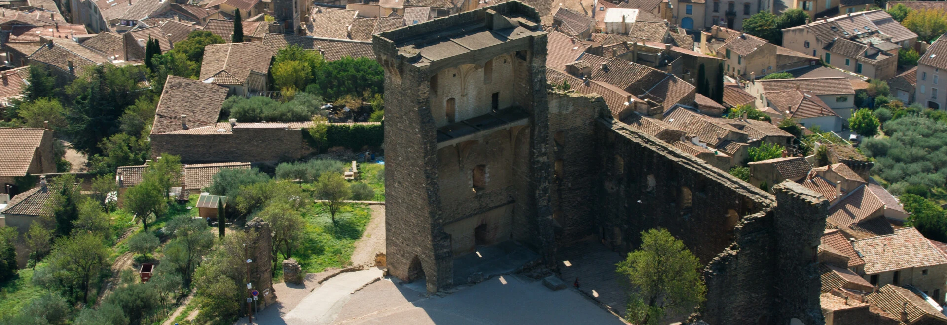 Châteauneuf-du-Pape  © Colombe Production