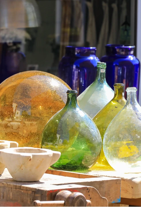 Antiques in Isle-sur-Sorgue  © Hocquel