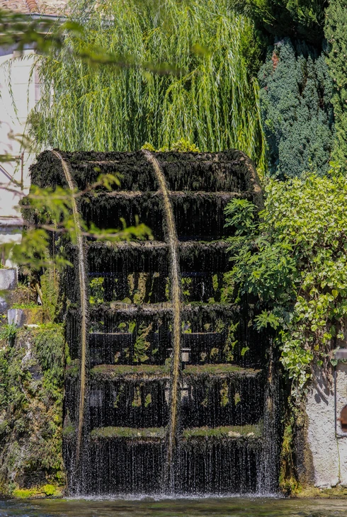 The waterwheels in Isle-sur-Sorgue  © Hocquel